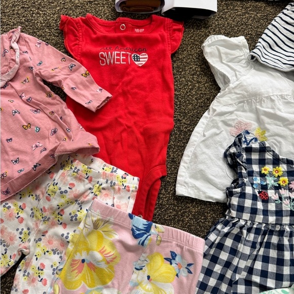 12 Piece Girls Bundle NWT EUC Organic Cotton Tops & Bottoms 3-6 Months - Picture 6 of 6